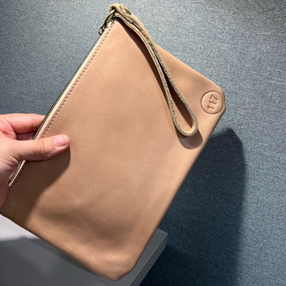 Carry 117 Ayni Leather Wristlet